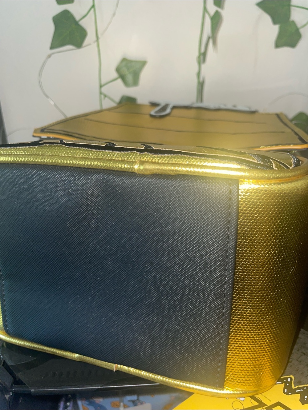 Loungefly Peanuts 75th Anniversary Crossbody Bag - Picture 6 of 6